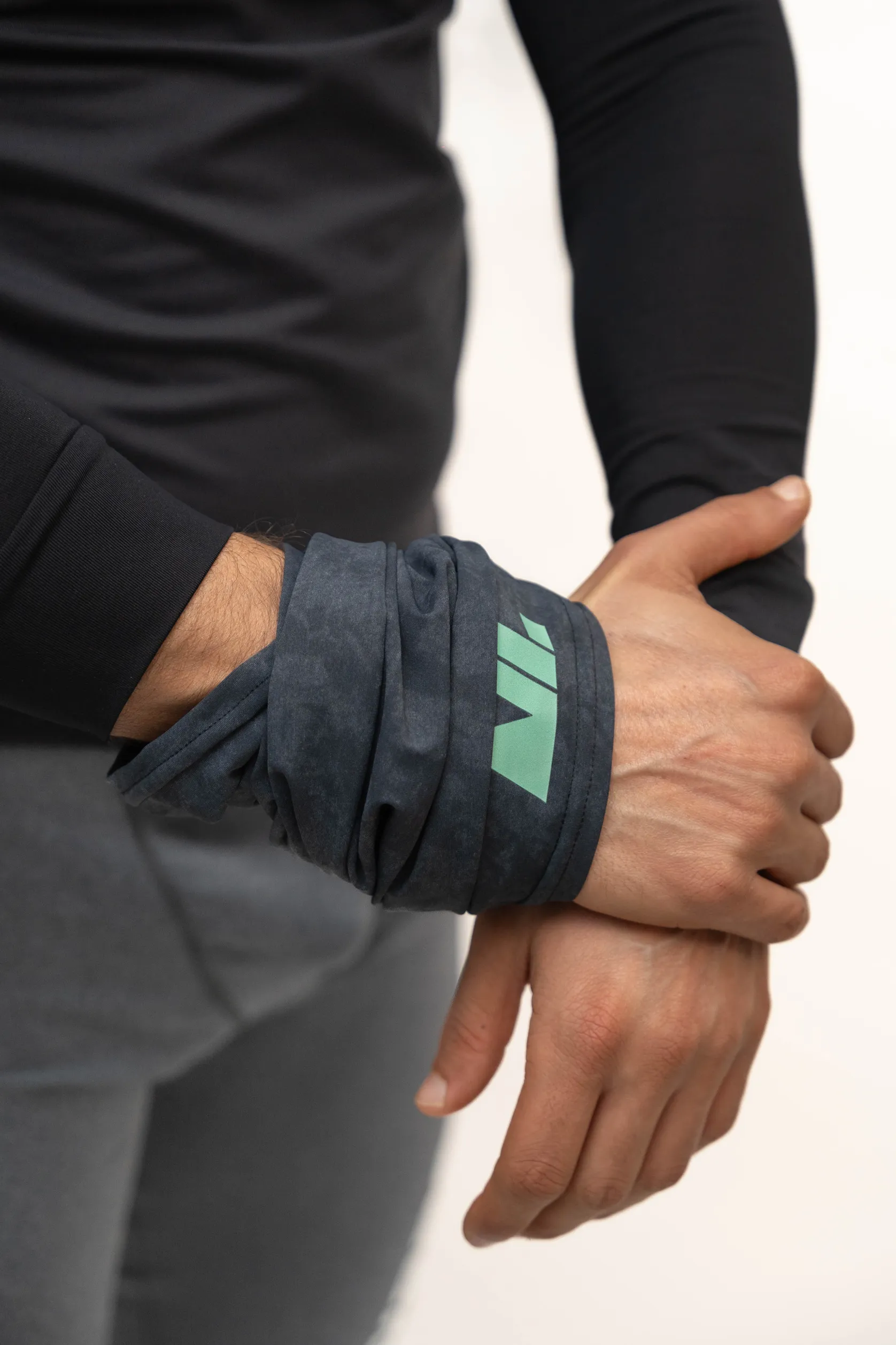 NeckWarmer-hand_11zon